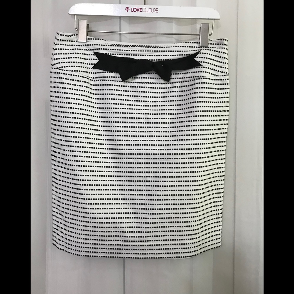 Ann Taylor Loft skirt with bow size 6